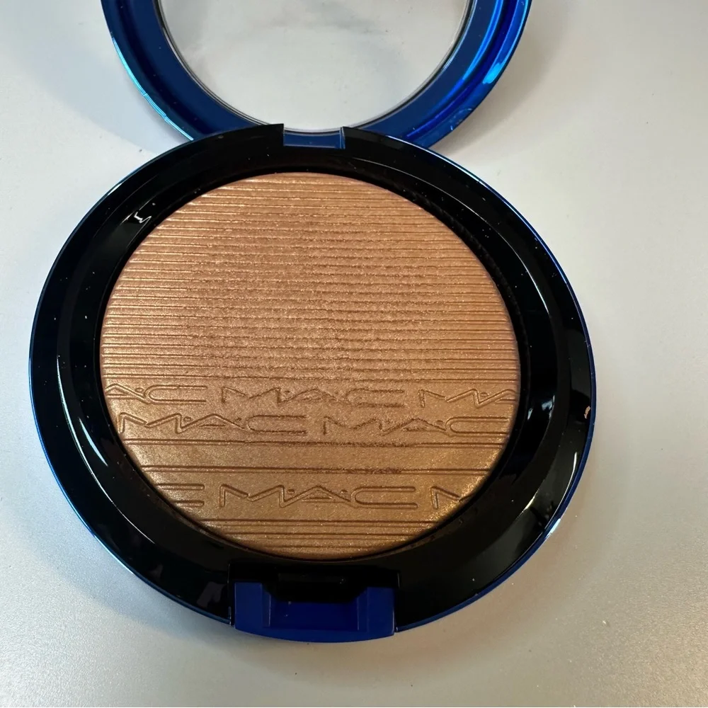 MAC Cosmetics Shaft of Gold - Bronzing Highlighter Powder - Warm Gold